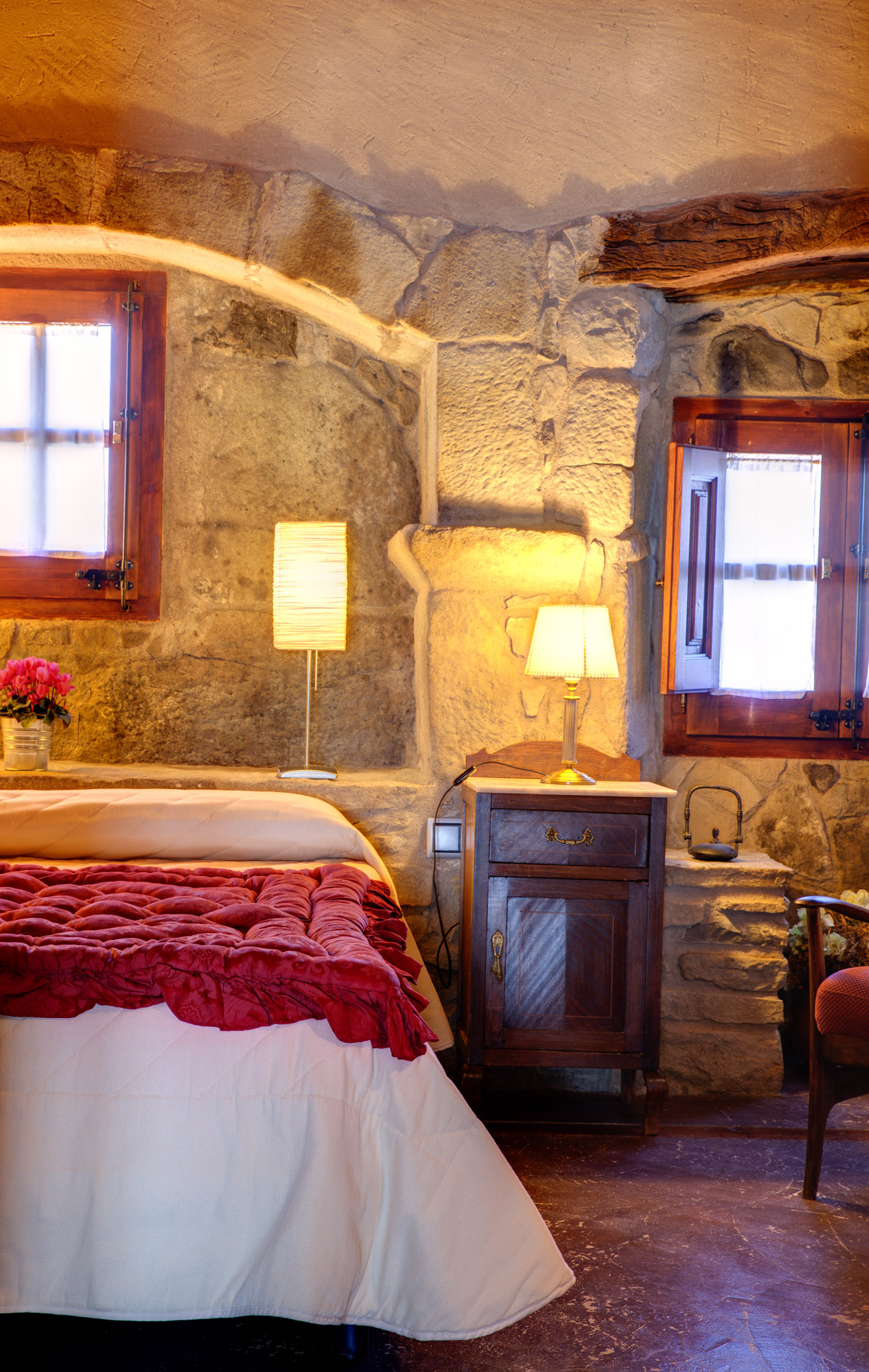 La Tor de Montclar - Pantà de la Baells: The Great Lake of the Berguedà